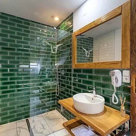 Pivni Hotel 3*