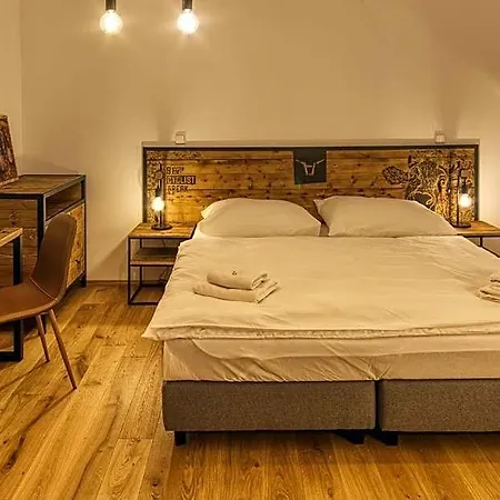 Pivni Hotel 3*